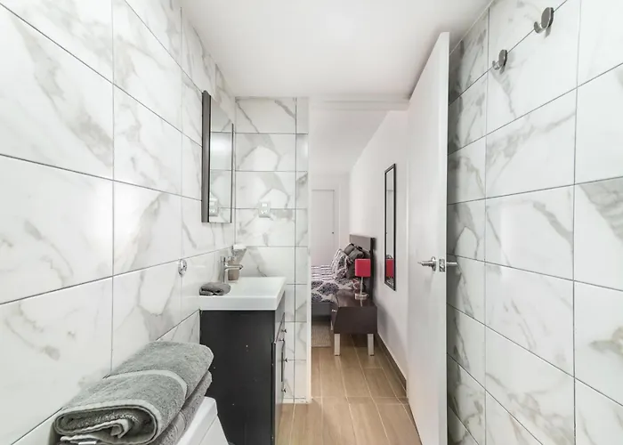 T301 - 1 Bedroom - 1 Bth *
