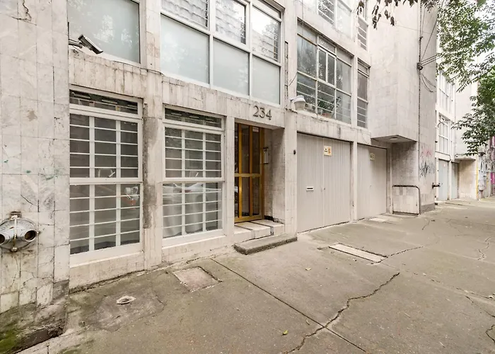 T301 - 1 Bedroom - 1 Bth